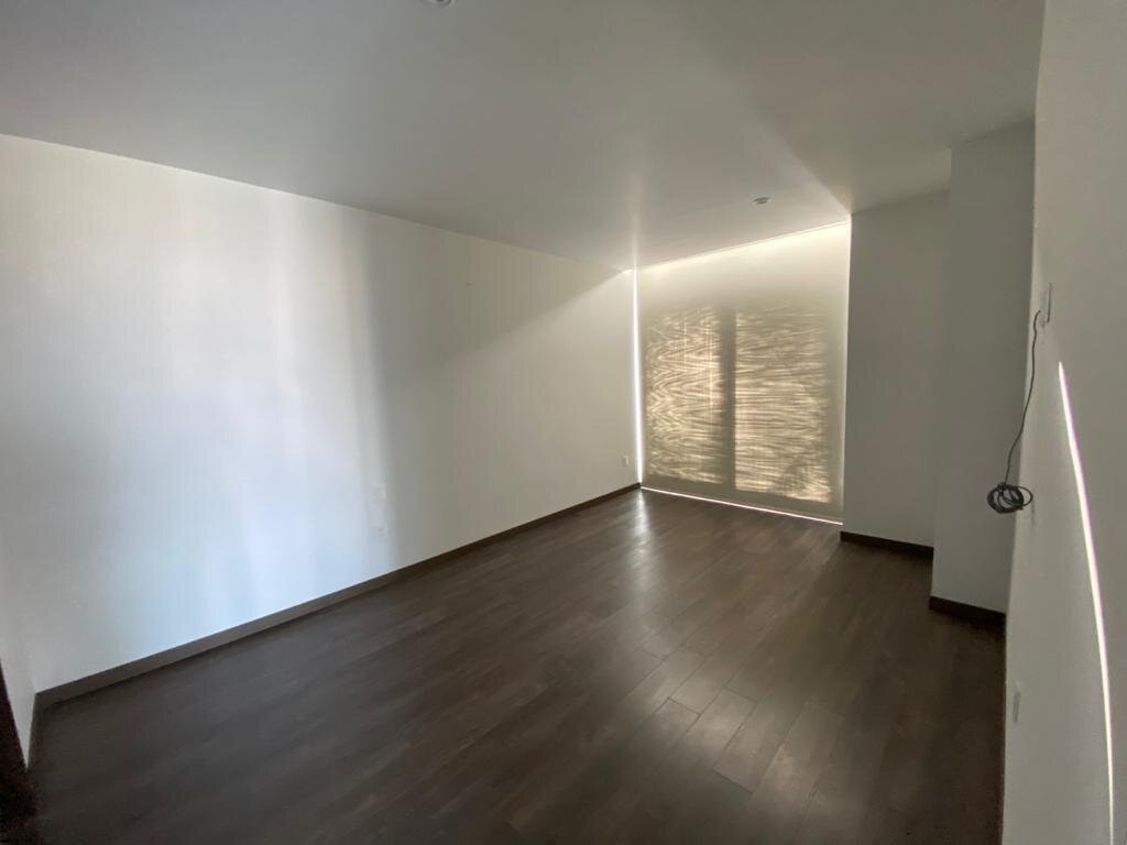 225843661.jpg